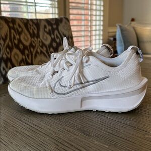 Nike Interact Run white Womens size 8